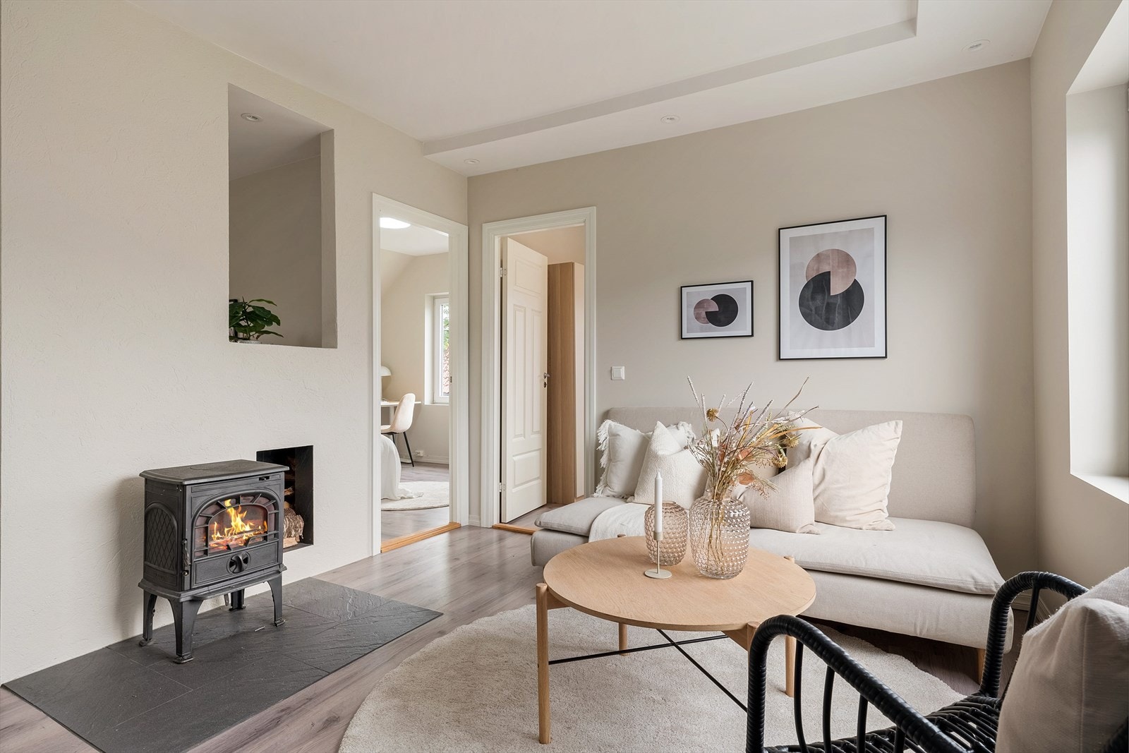 - Peisen varmer effektivt, og skaper en lun og koselig atmosfære på kalde vinterdager - Galleribilde