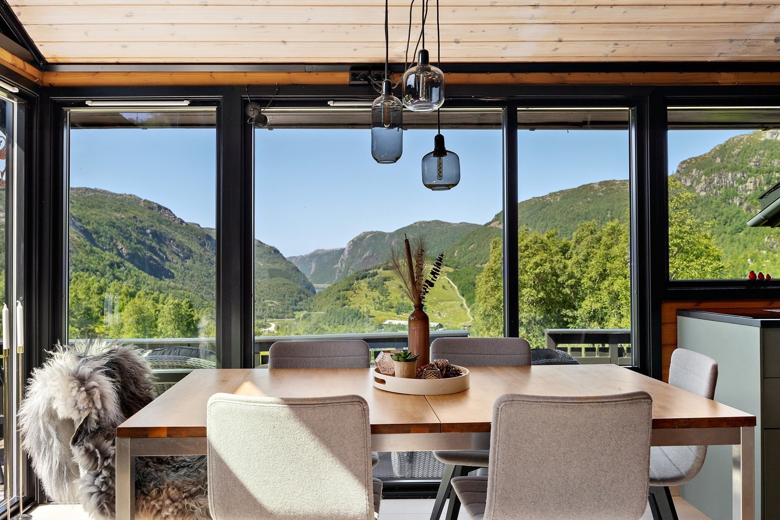 Her kan familie og venner møtes til gode måltider og samtidig nyte den nydelige utsikten. Galleribilde