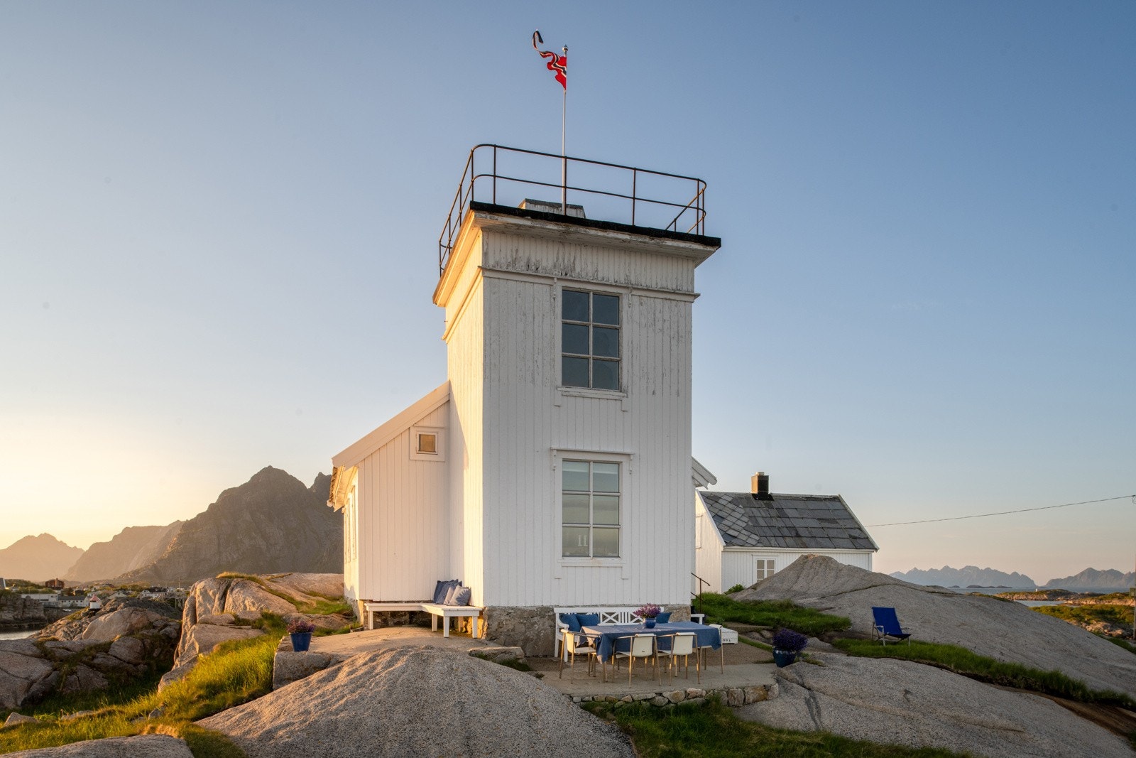 Hovedhuset har også en spektakulær terrasse på toppen (her stod det gamle fyrtårnet tidligere) Galleribilde