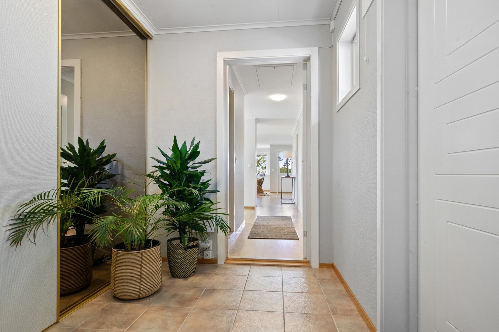 Lys og romslig entre Galleribilde