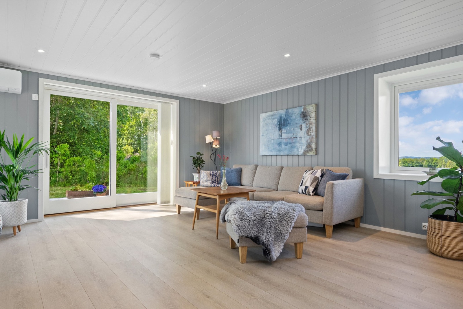 Om sommeren er det deilig å trekke ut for både avslapning og middager i varmen. Galleribilde