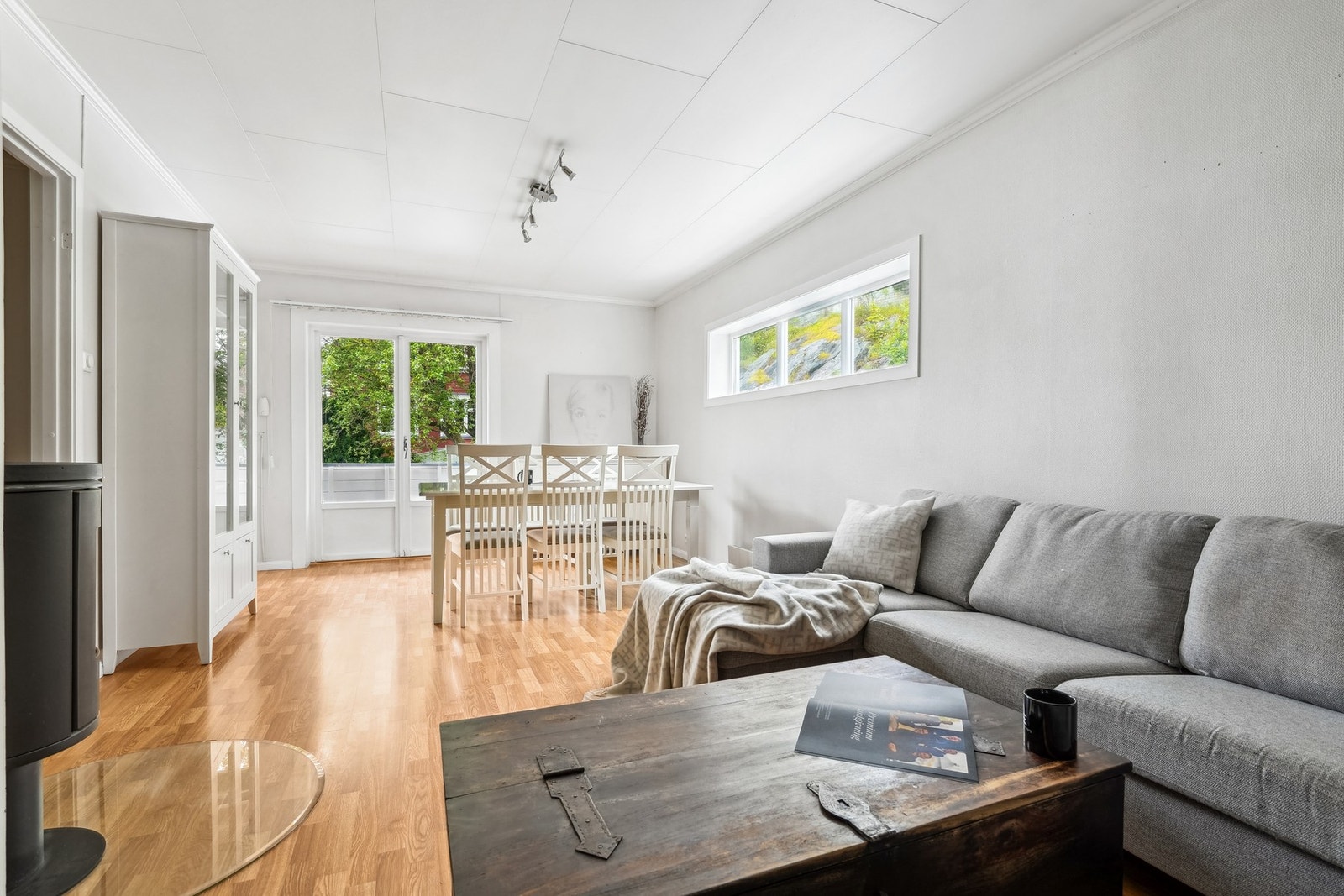 Leiligheten har en romslig stue med gode møbleringsmuligheter. Galleribilde