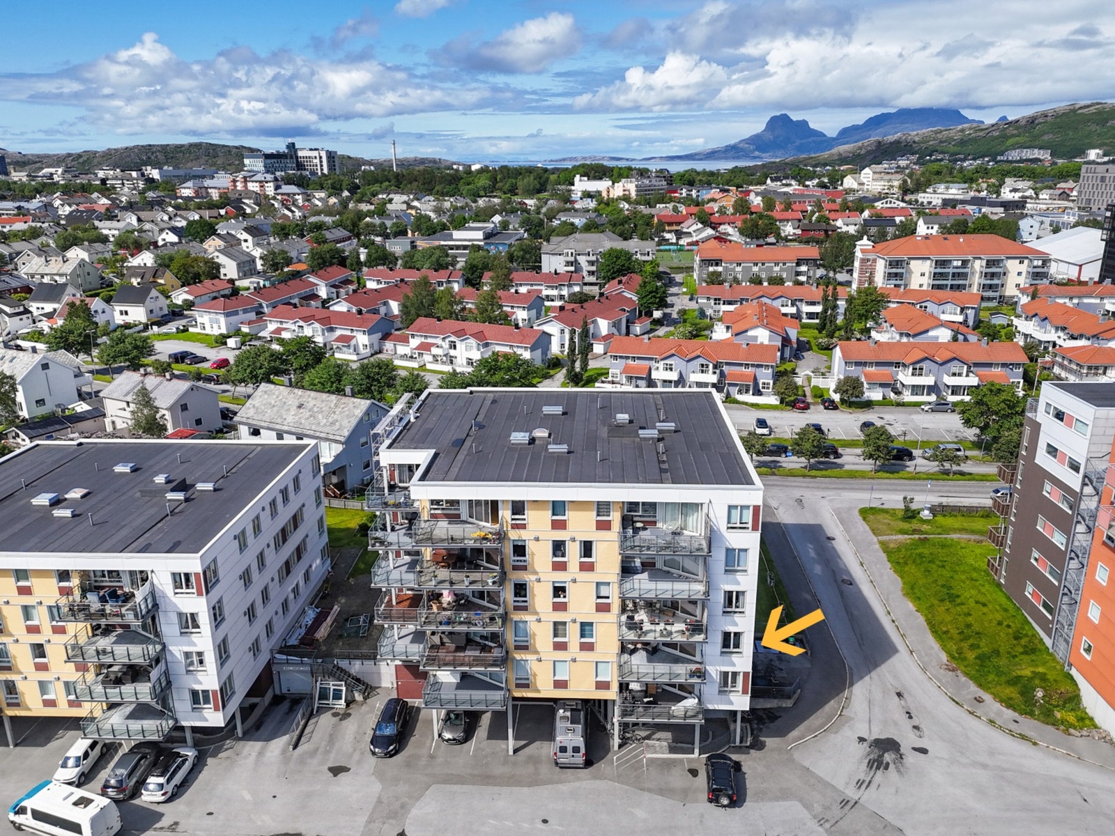 Leiligheten ligger fint til i 3.etasje på hjørne i attraktive Spektrum Allé. Galleribilde