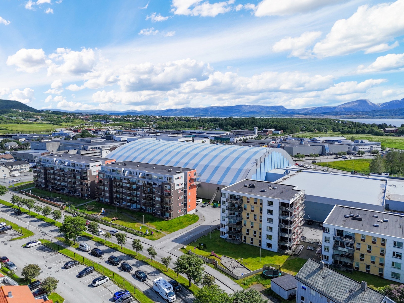 Sentral beliggenhet ved Stormyra, like ved City Nord. Galleribilde