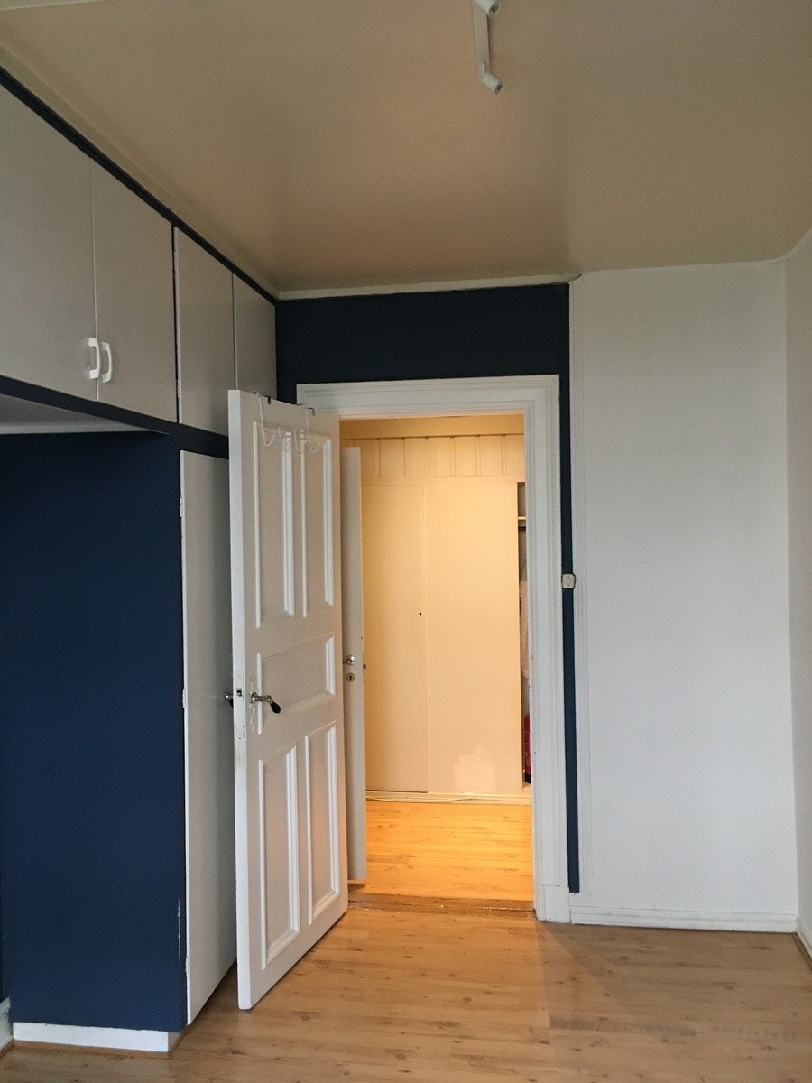 Rom mot Bakgård Galleribilde