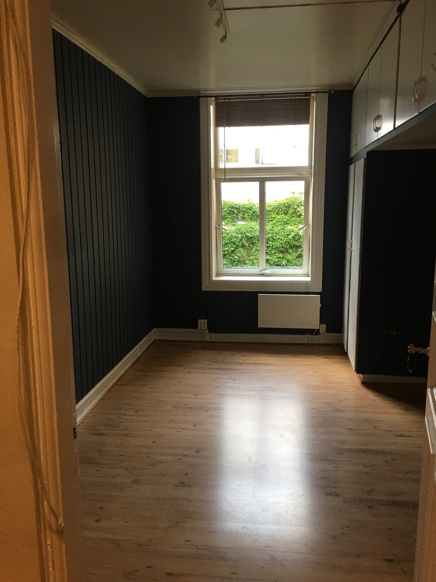 Rom mot Bakgård Galleribilde