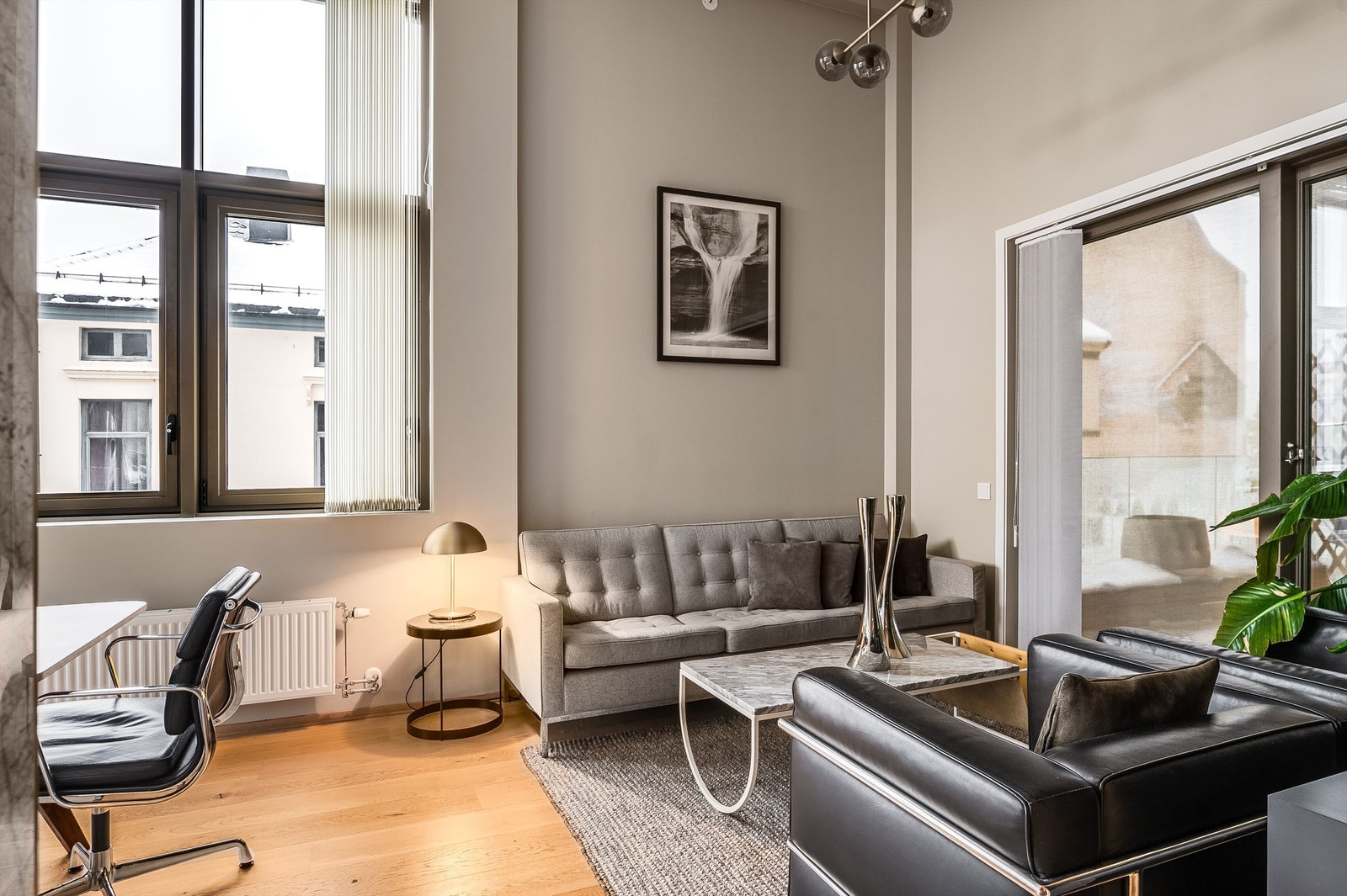 Leiligheten holder meget høy standard med gode materialvalg og flotte innredninger. Galleribilde