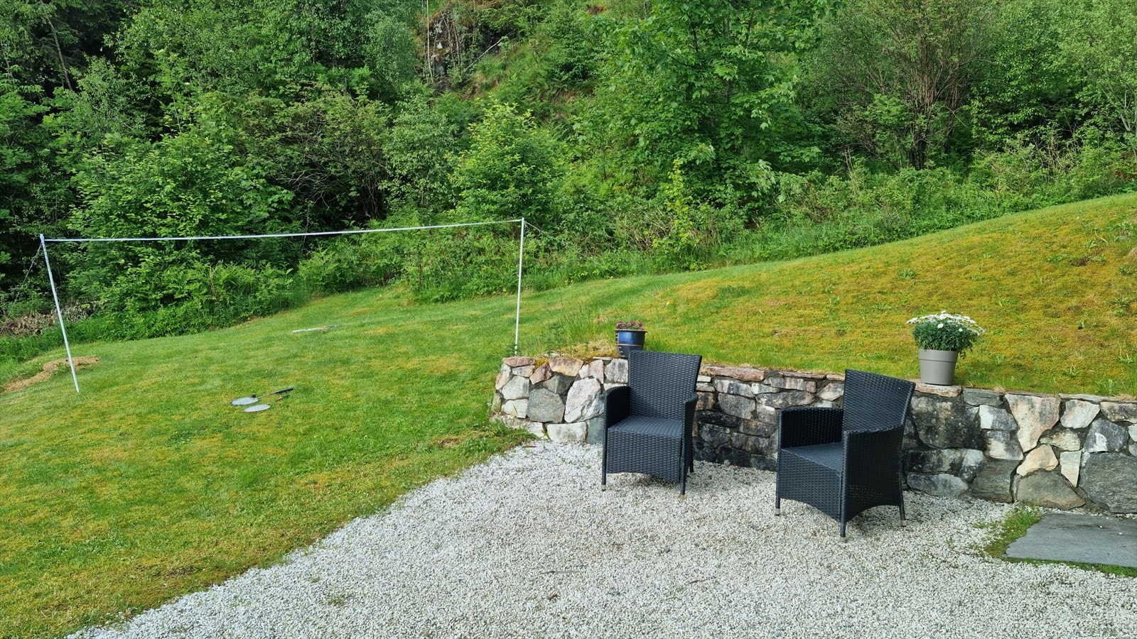 Usjenerte uteområder med plass til sommeraktiviteter Galleribilde