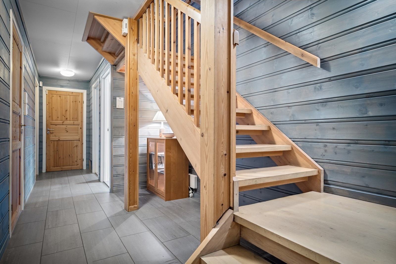 Gangen knytter 1. etasje sammen Galleribilde