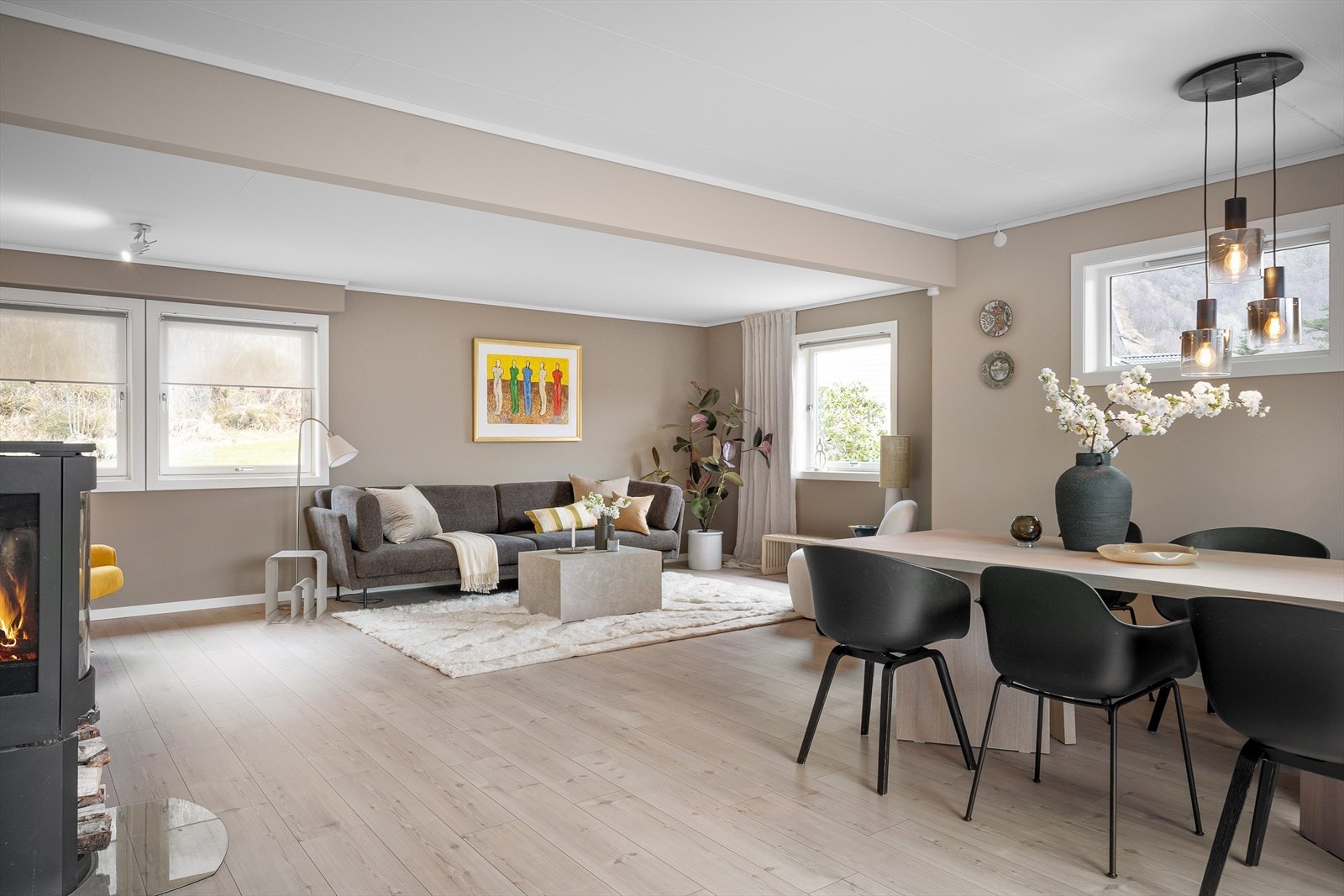 Vedovnen varmer godt Galleribilde