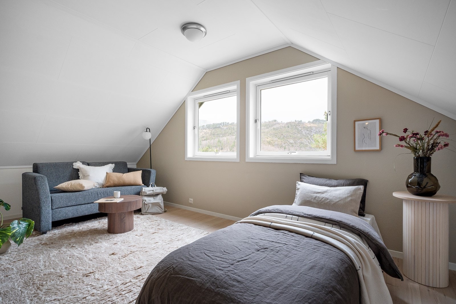 Stort soverom i 3. etasje, med utsikt Galleribilde