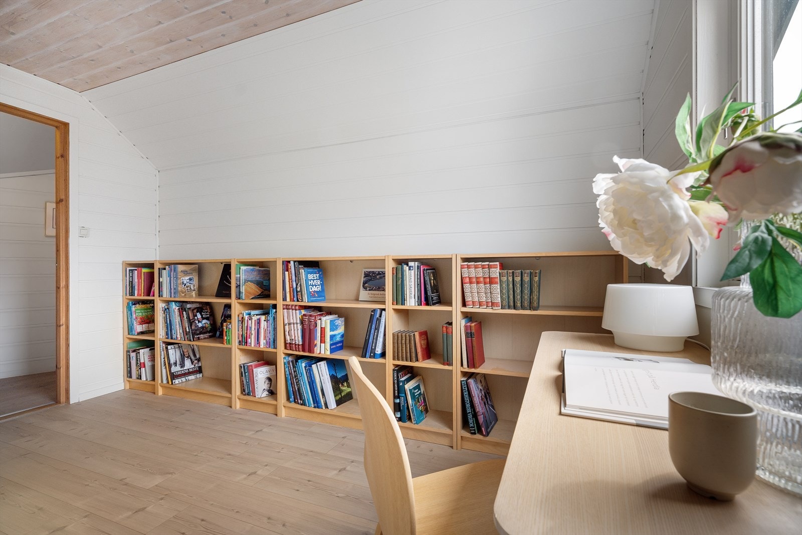 God plass til bokhylle eller oppbevaring Galleribilde