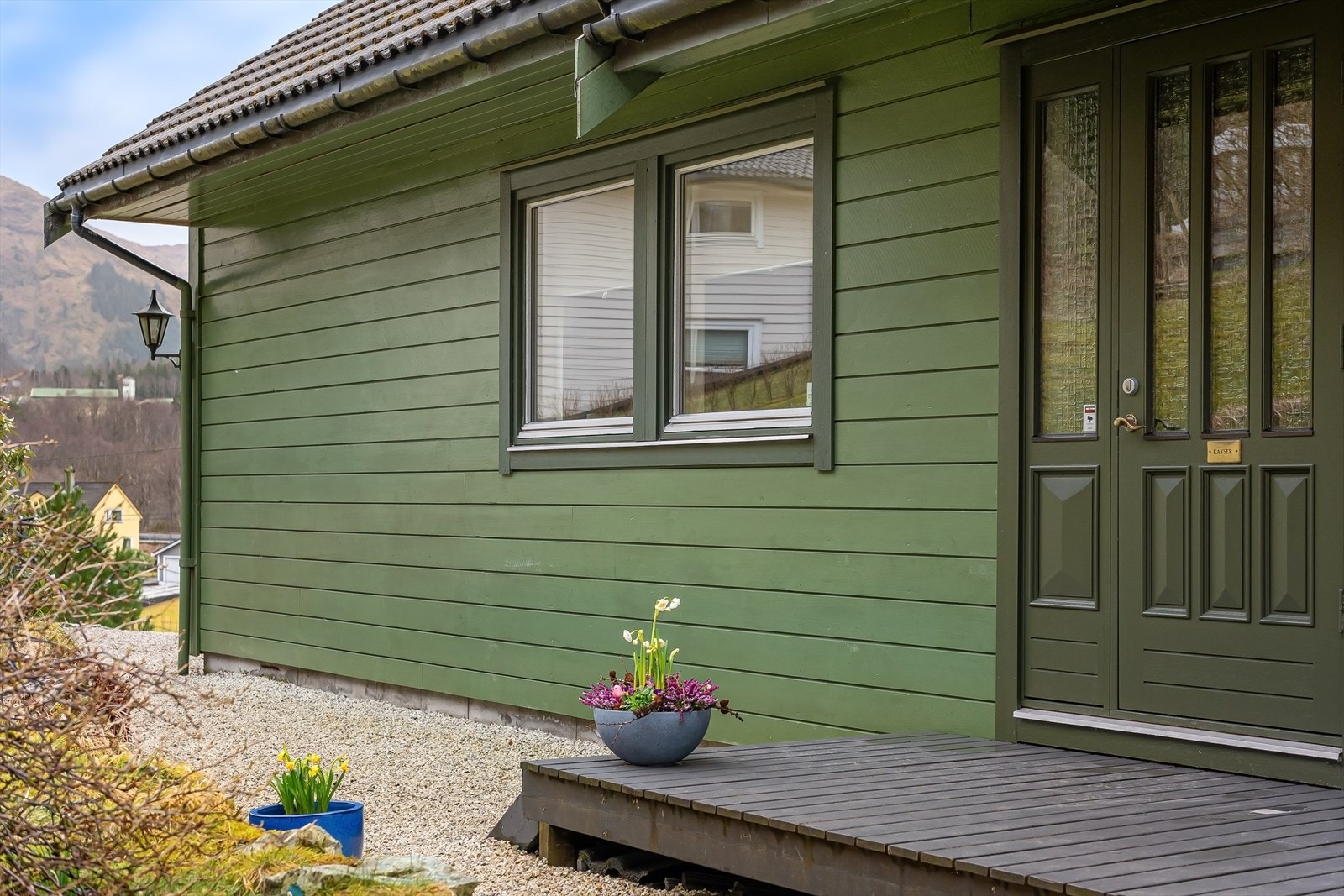 Inngangsparti i 2. etasje med et lite overbygg Galleribilde