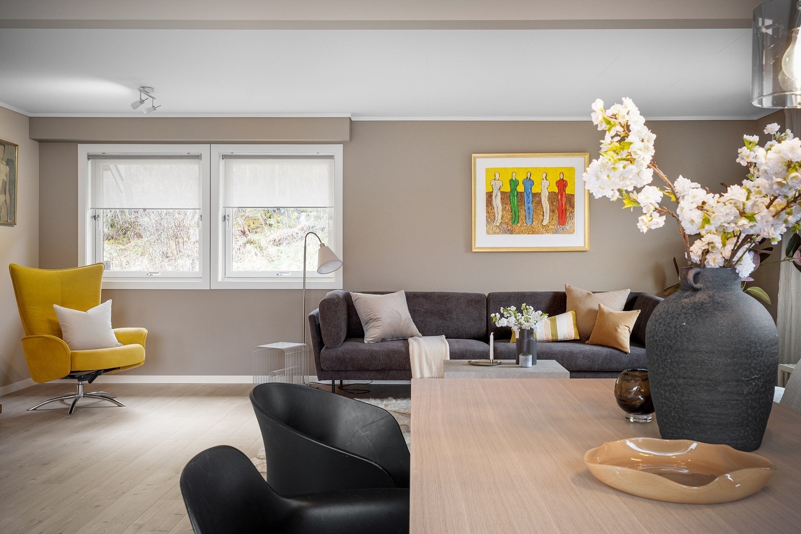 Fin dagligstue del, med plass til lesekrok Galleribilde