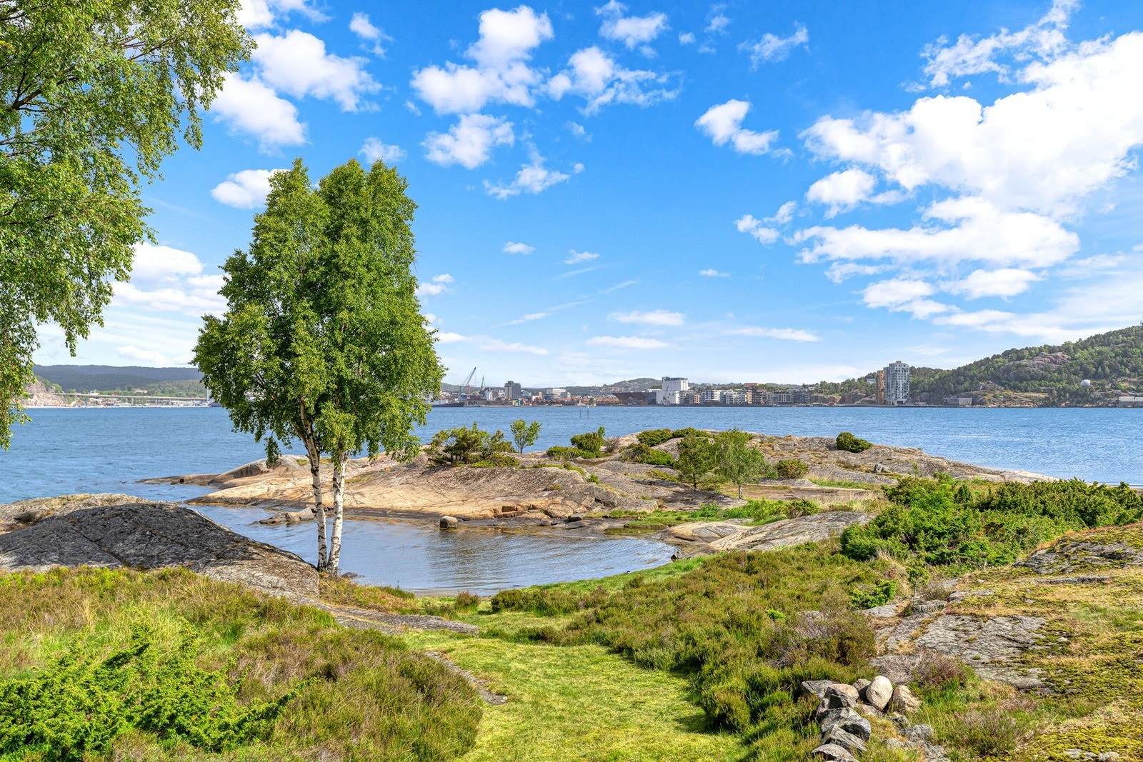 En sjelden mulighet til å sikre deg en eiendom i et av Kristiansands mest ettertraktede og naturskjønne skjærgårdsområder. Galleribilde