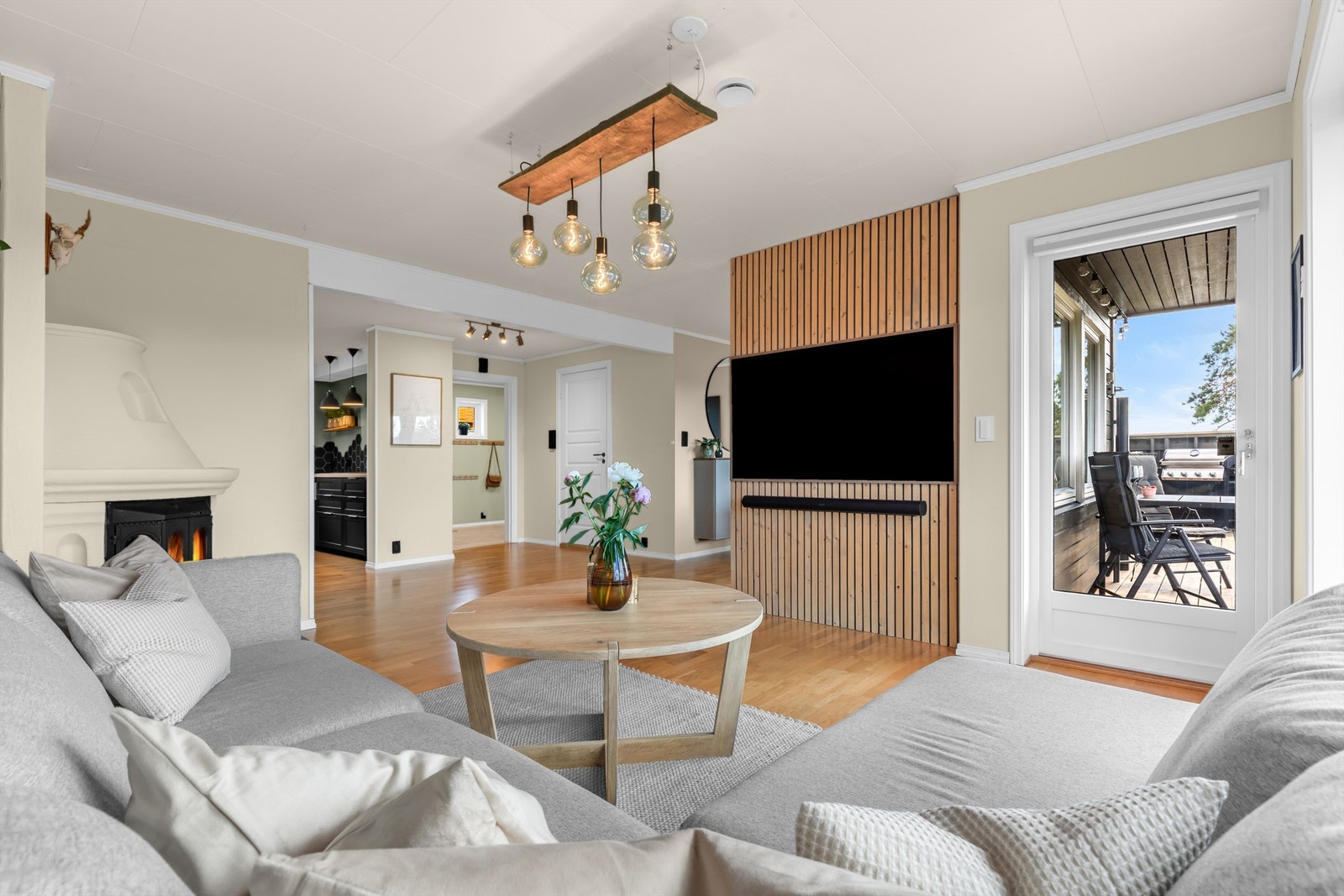Stue med utgang til terrasse Galleribilde