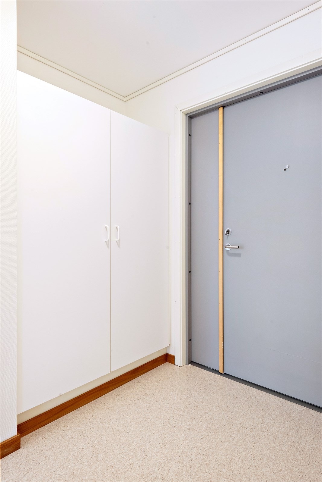 Godt med oppbevaring i entreen. Galleribilde