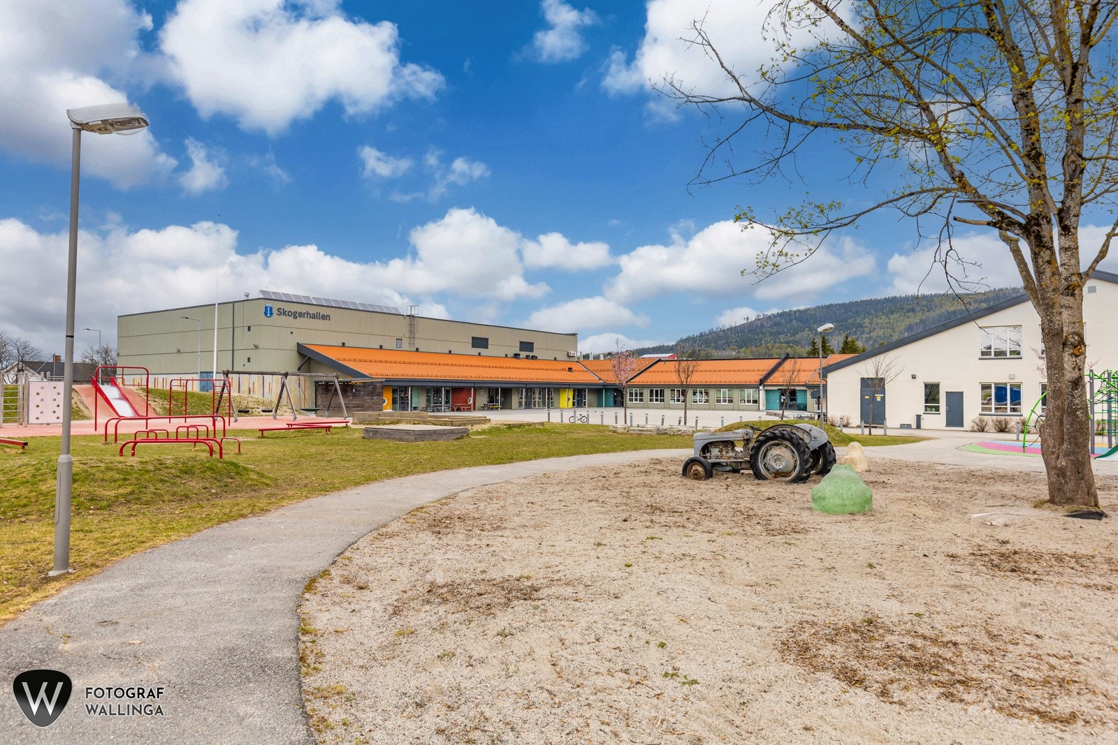 Skogerhallen ligger 1,9 km unna boligen. Galleribilde