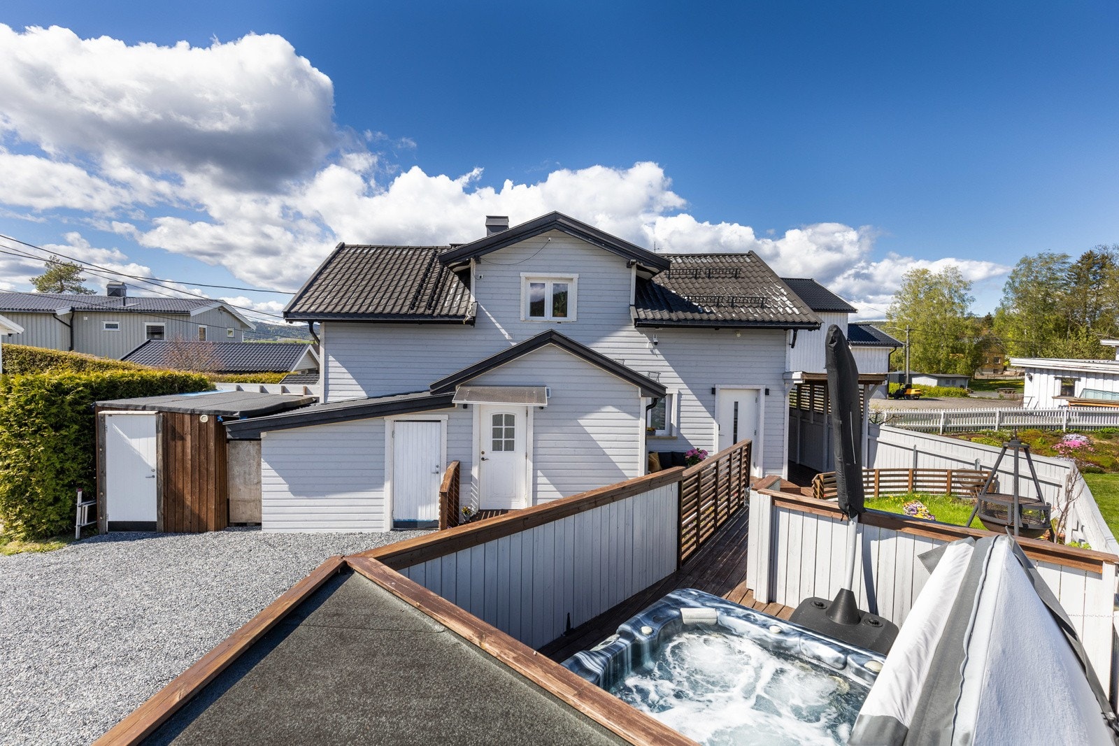 Eiendommen har flere fine uteplasser. Galleribilde