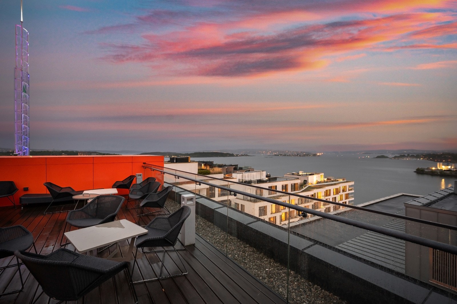 I tillegg har sameiet en overbygget, felles terrasse i 5. etasje (Bildet viser takterrasen på toppen av bygget) Galleribilde