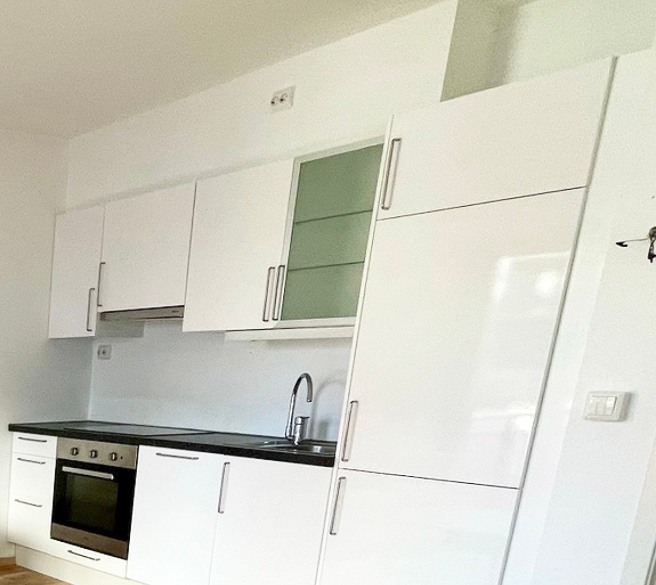 Kjøkken med integrerte hvitevarer Galleribilde