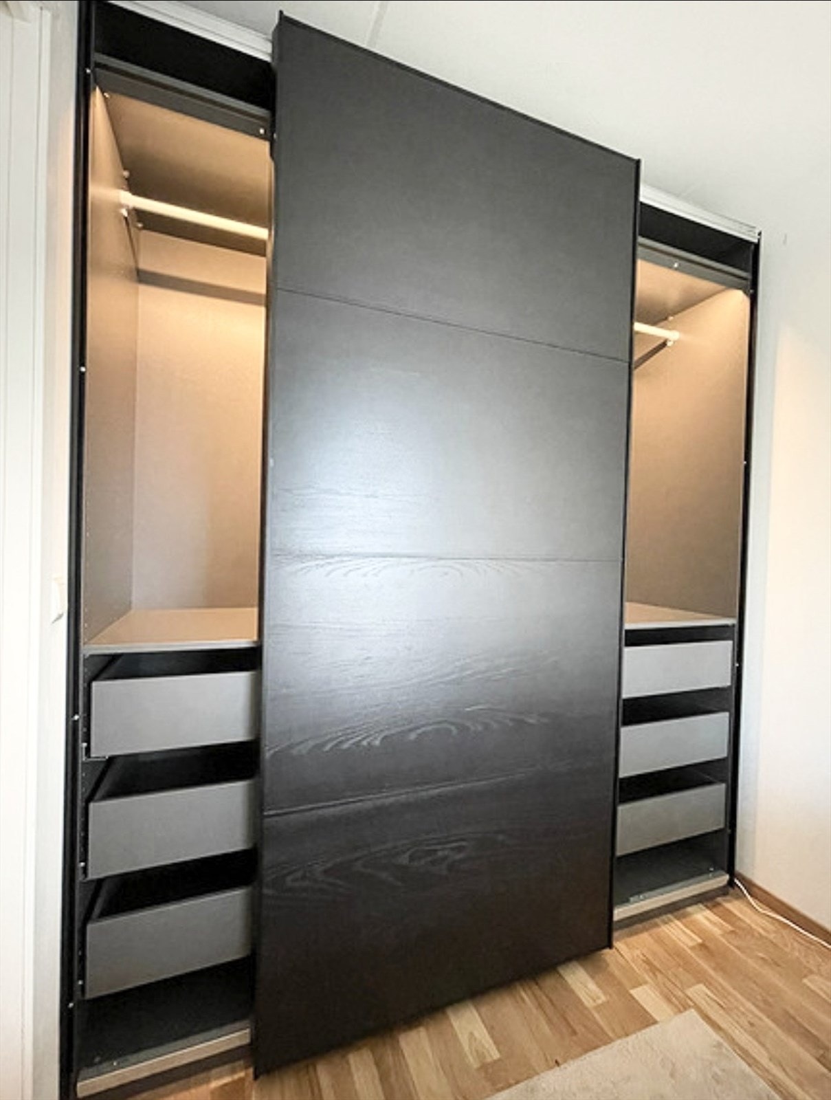 Hovedsoverom med skyvedørsgarderobe Galleribilde