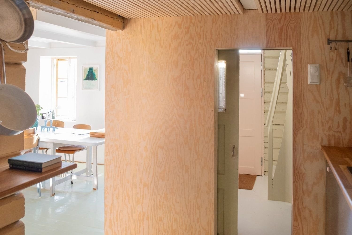 Hoveddør og inngangsparti med varmekabler og betonggulv. Galleribilde