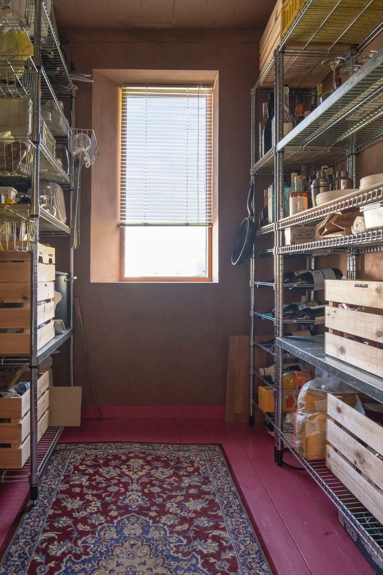 Praktisk spiskammers og rikelig med oppbevaringsplass. Galleribilde