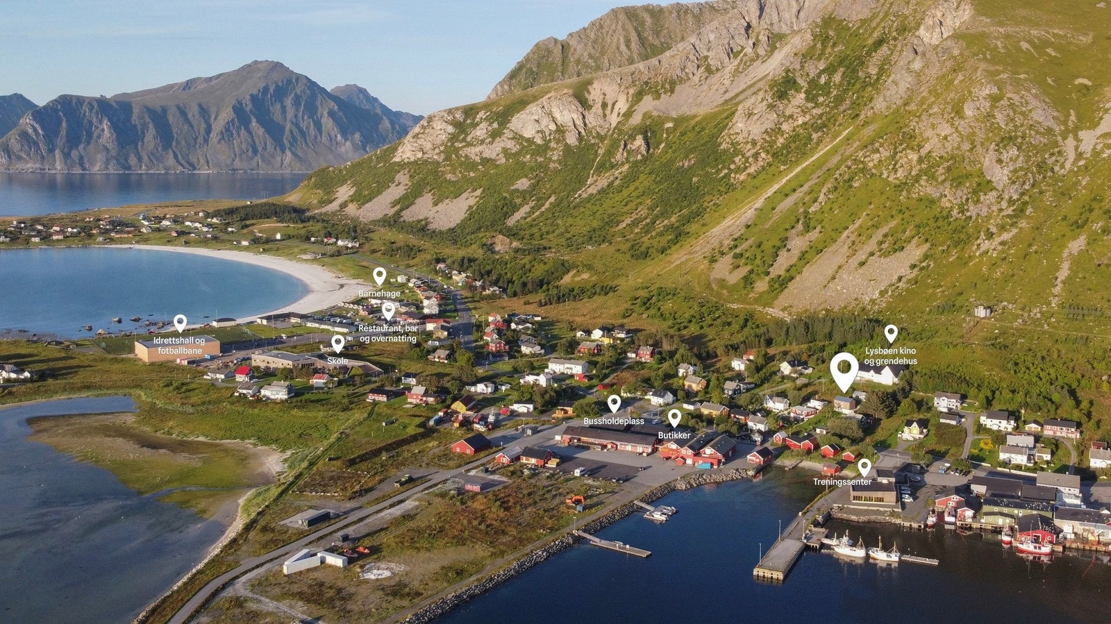 Ramberg er sentrum i Flakstad kommune. Gangavstand til alt fra butikker, treningssenter, idrettshall, restaurant, bussholdeplass, bygdekino, skole, barnehage, med mer. Galleribilde