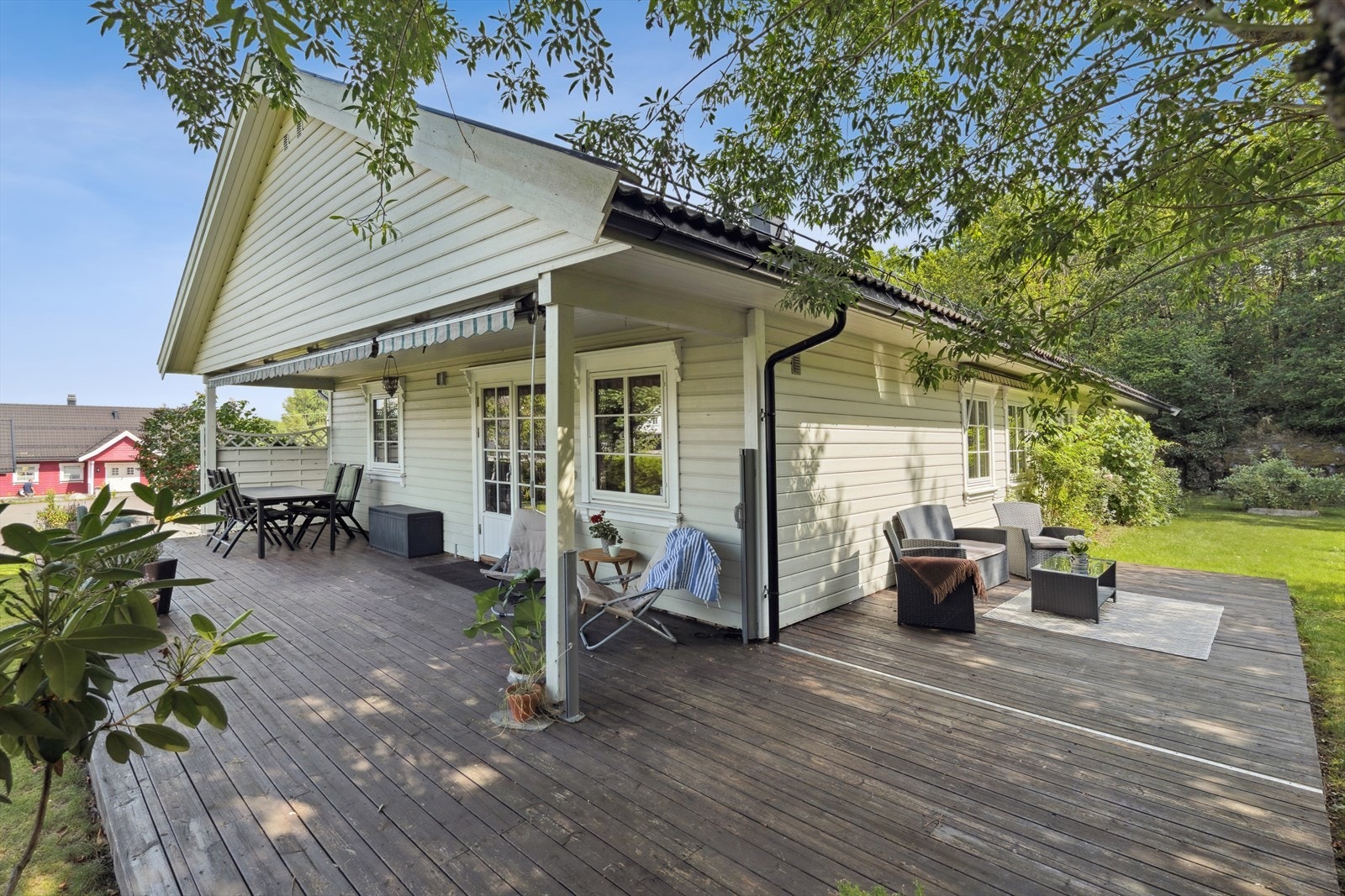 Nyt lange sommerdager med venner og familie. Galleribilde