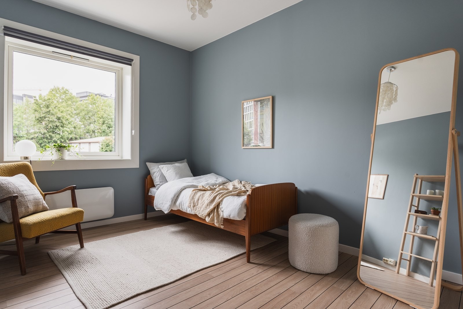 Soverom 2 med adkomst fra entrè Galleribilde