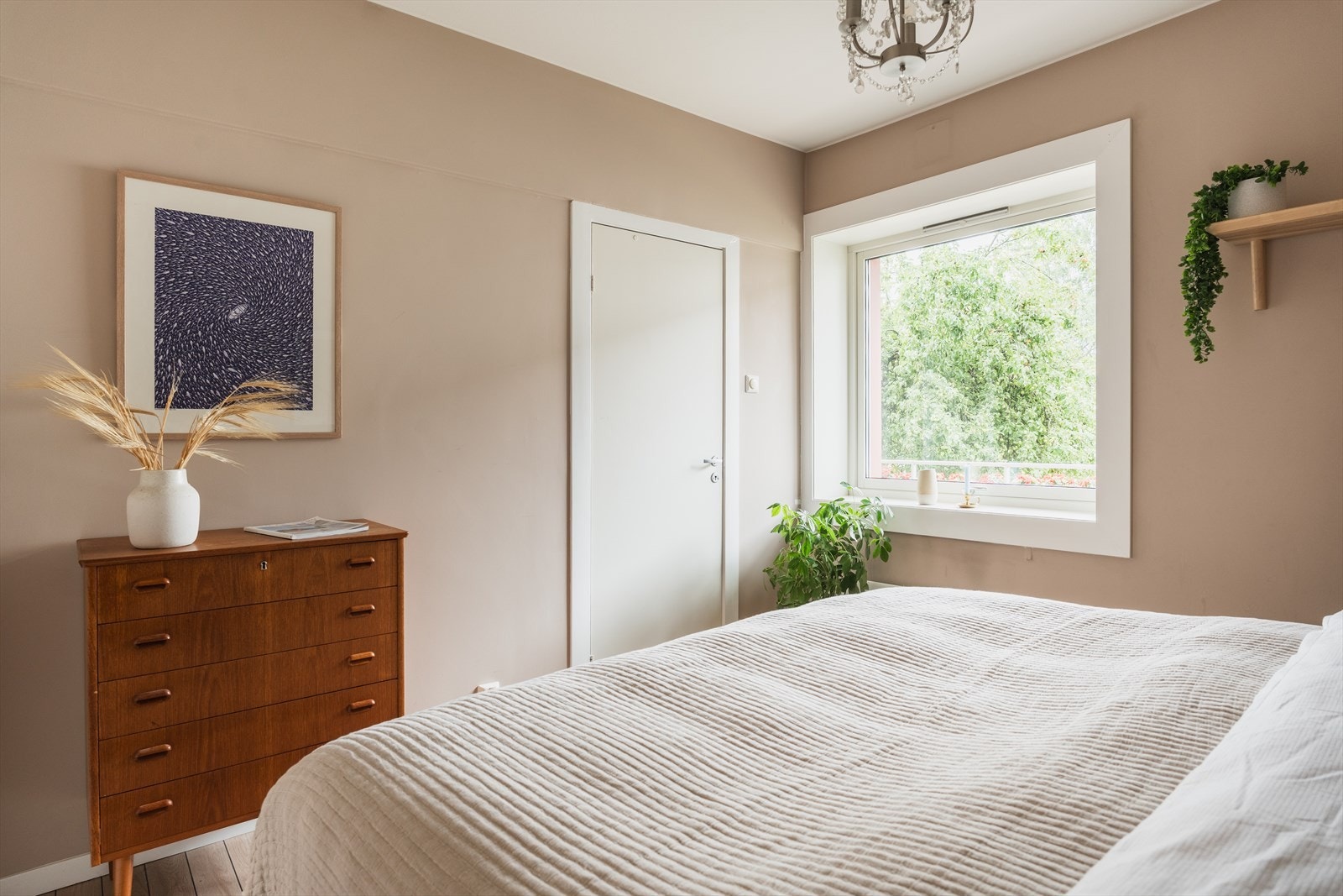 Soverommet vender ut mot rolig område med lite støy Galleribilde