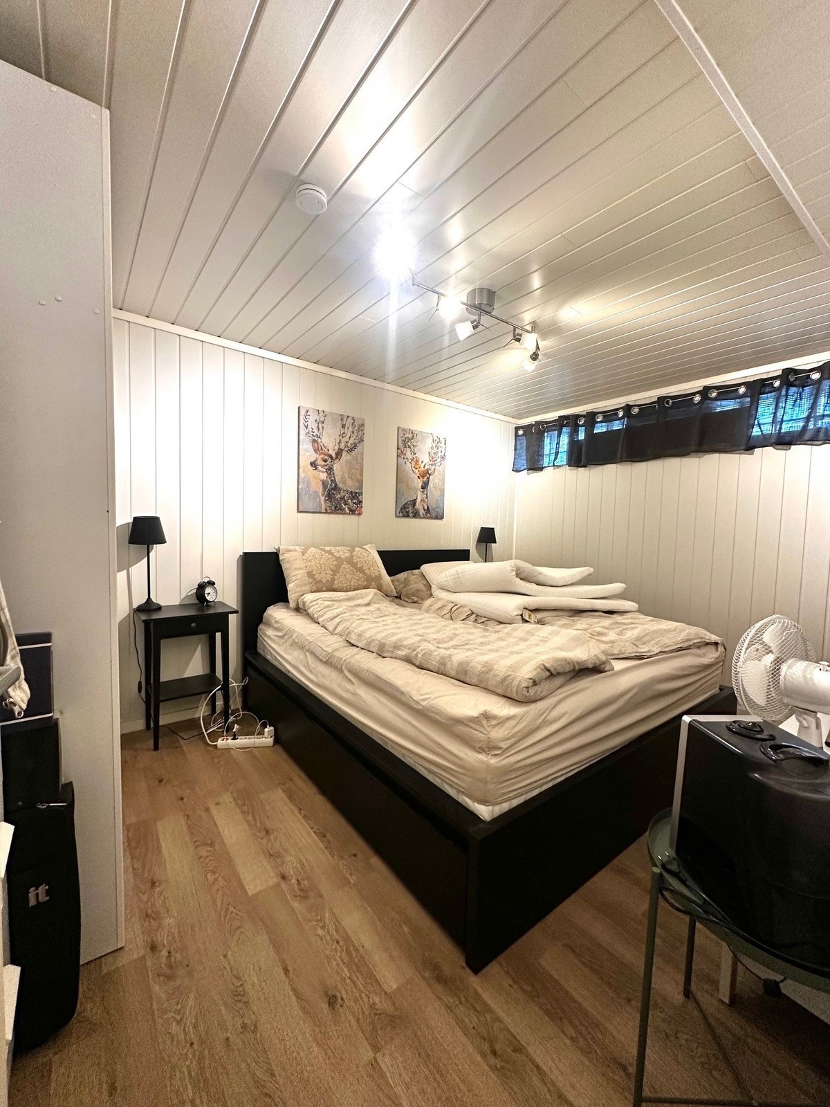 Her er det plass til en stor seng og garderobeløsninger. Galleribilde