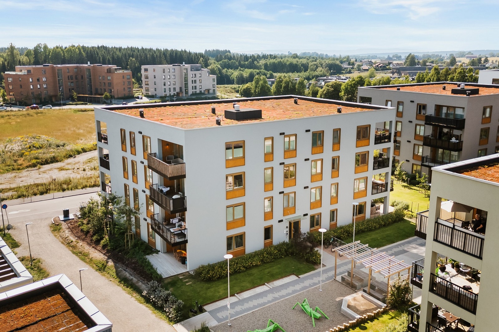 Tamburløkka byr på flotte utendørsområder med flere soner for aktiviteter, inkludert leketun, sykkelbane, frukthage og skogshage. Galleribilde