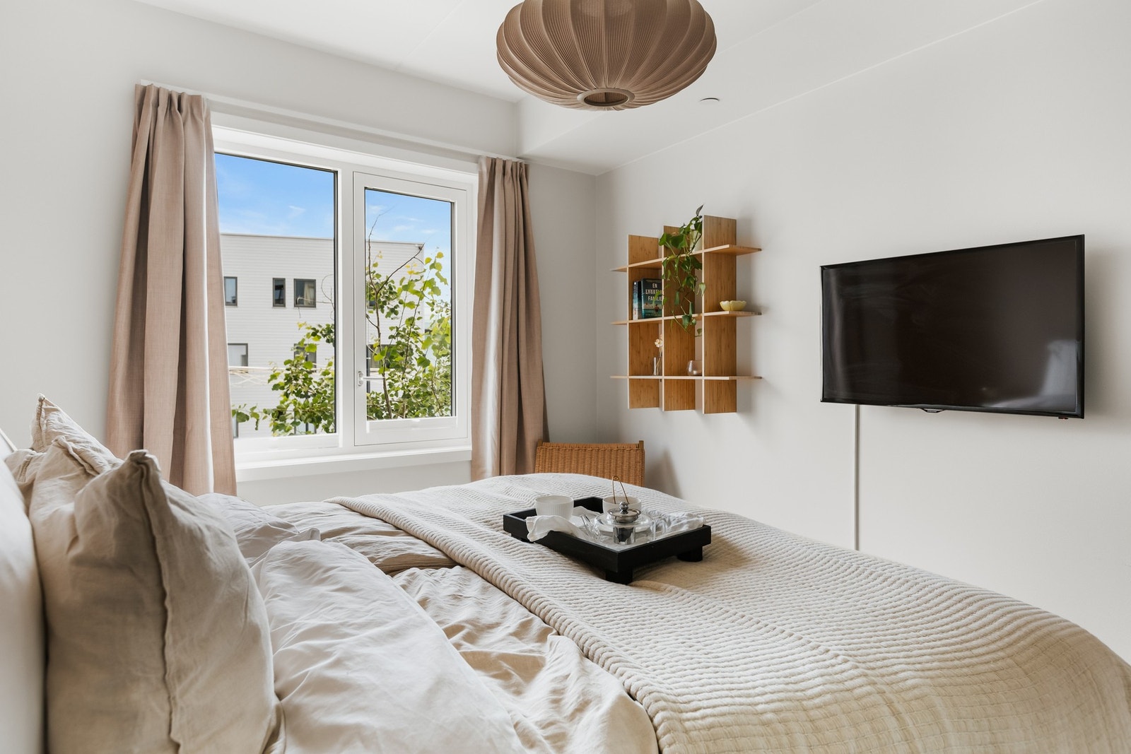 Soverom 2 har plass til dobbeltseng og garderobeskap. Galleribilde