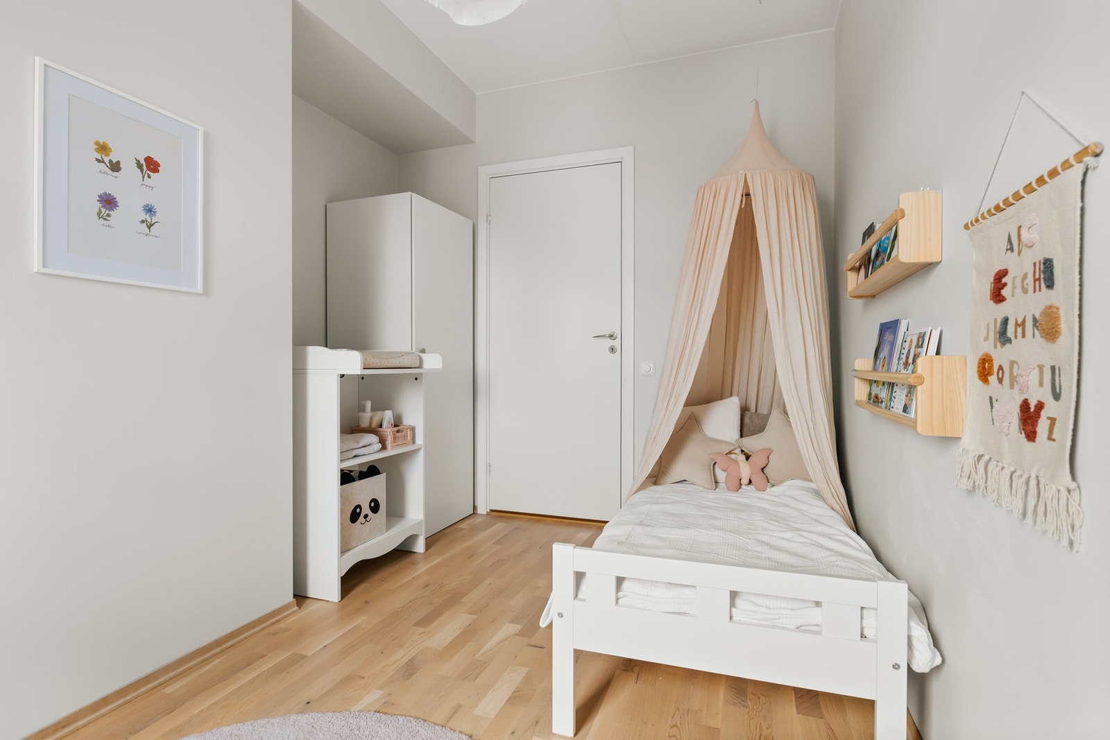 Soverom 3 er noe mindre og passer perfekt som barnerom. Galleribilde