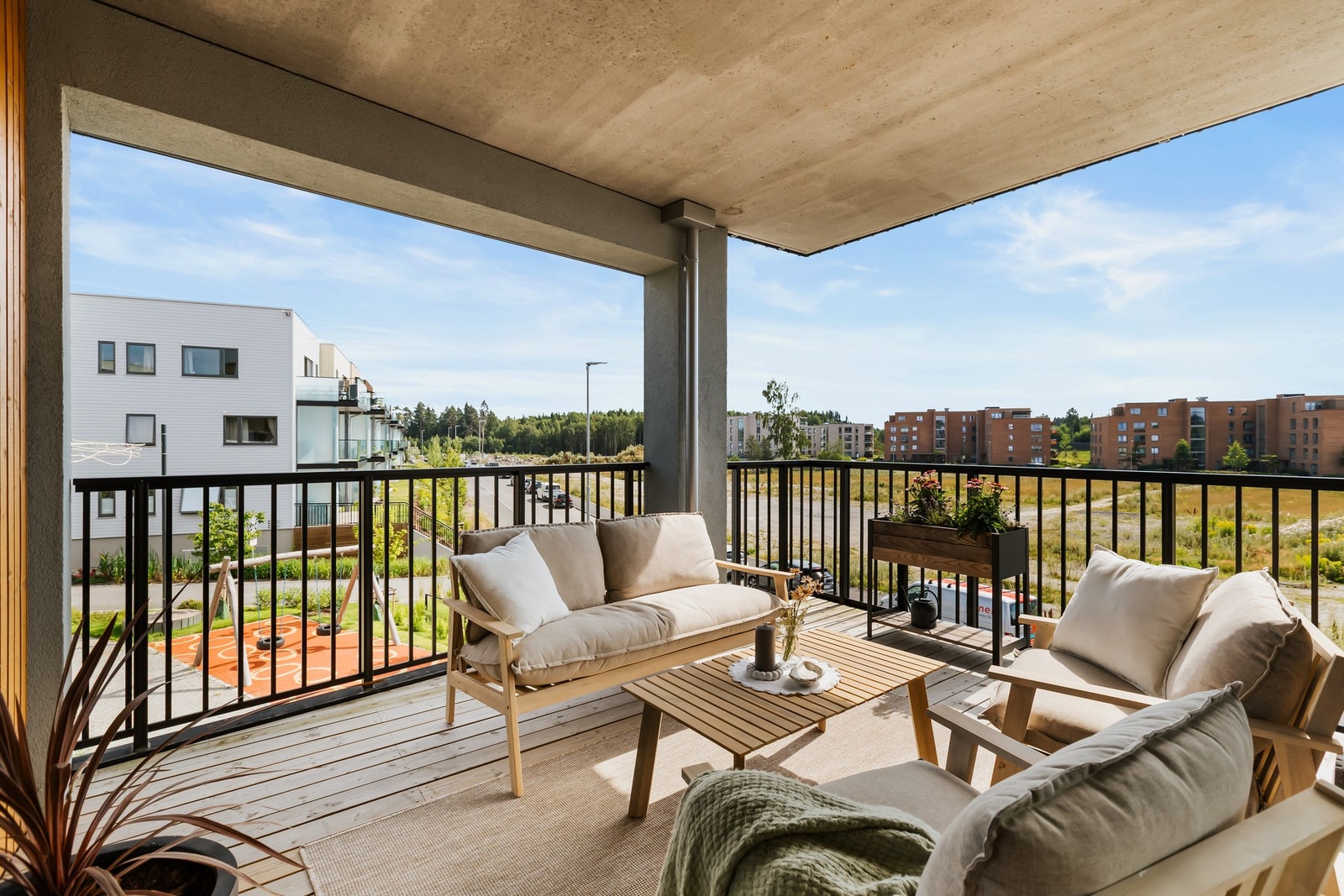 Nyt overbygd balkong med gode solforhold. Galleribilde