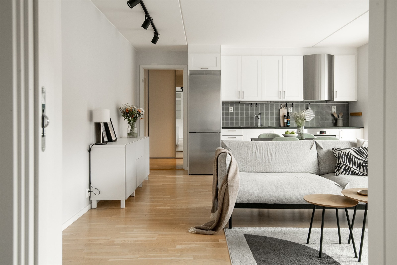 Skyvedører mellom soverommet og stuen. Galleribilde