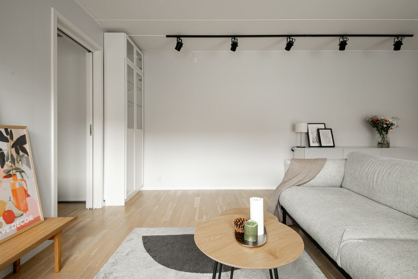 Vitrineskap medfølger leiligheten. Galleribilde