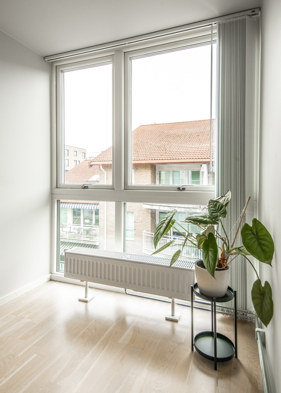 Krok ved kjøkkenet som også kan innredet med skrivebord for plasser av hjemmekontor . Galleribilde