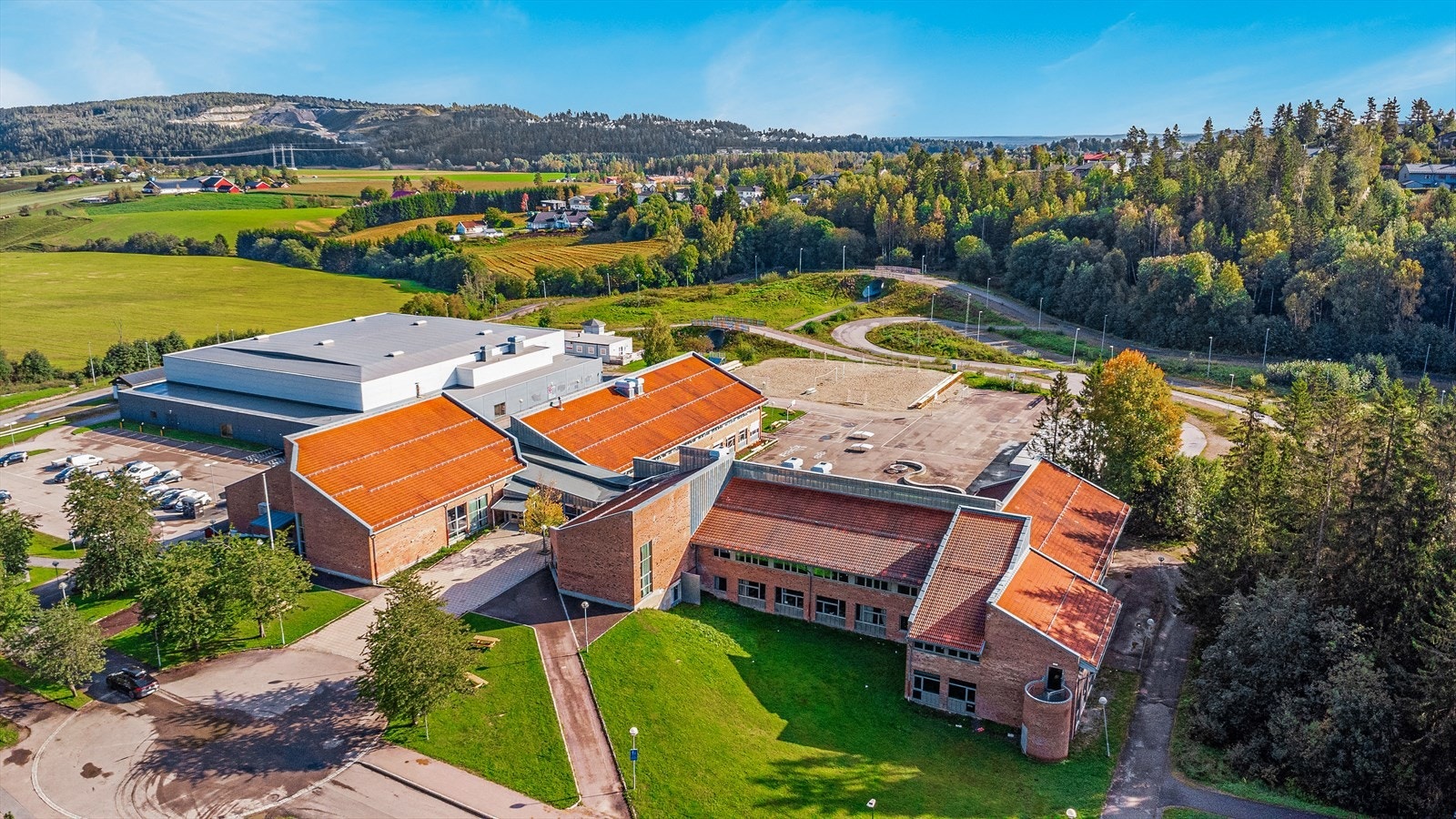 Skedsmokorset Tæruddalen Skole.jpg Galleribilde