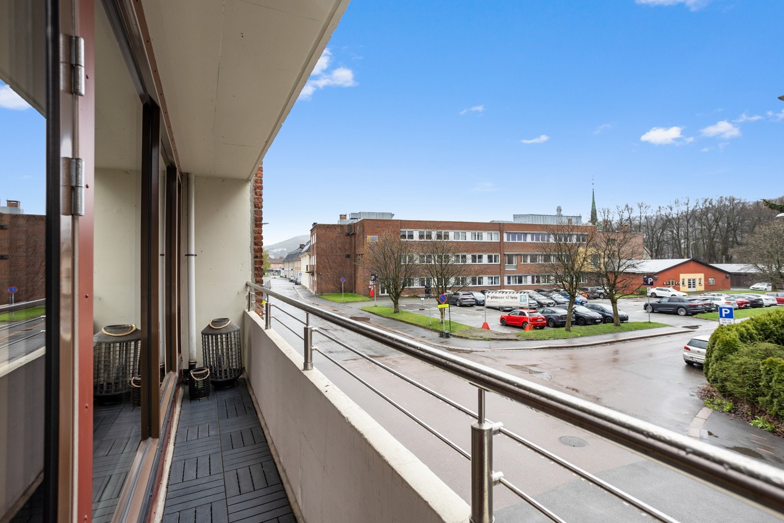 Balkong med utgang fra stuen. Galleribilde