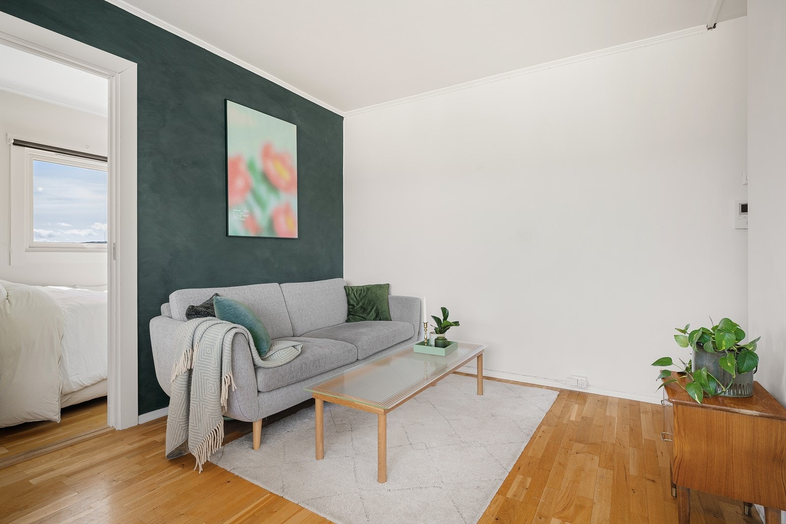 God plass til sofa med tilhørende salongbord. Galleribilde