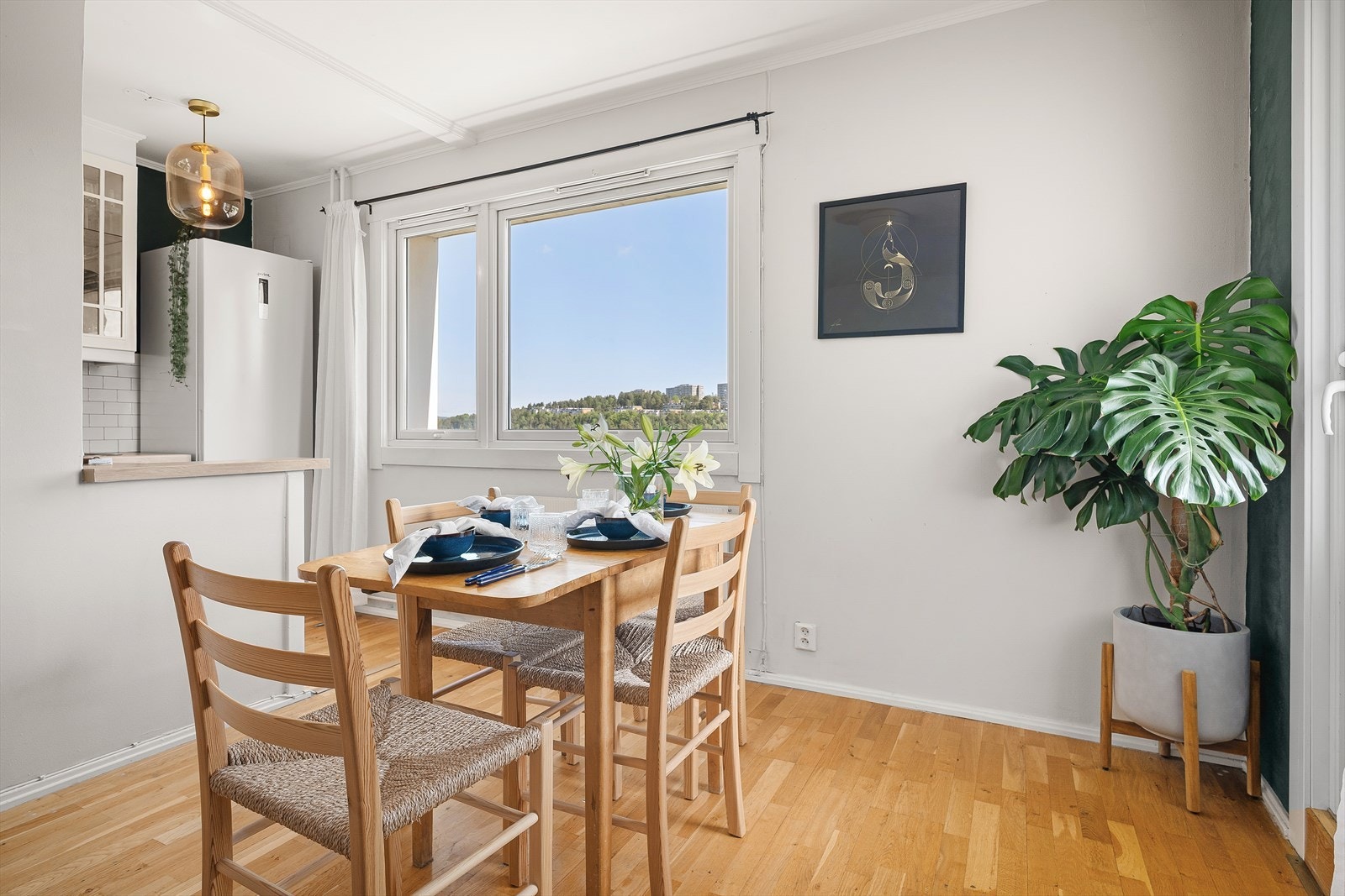 Boligen disponerer 2 boder for ekstra lagring. Galleribilde