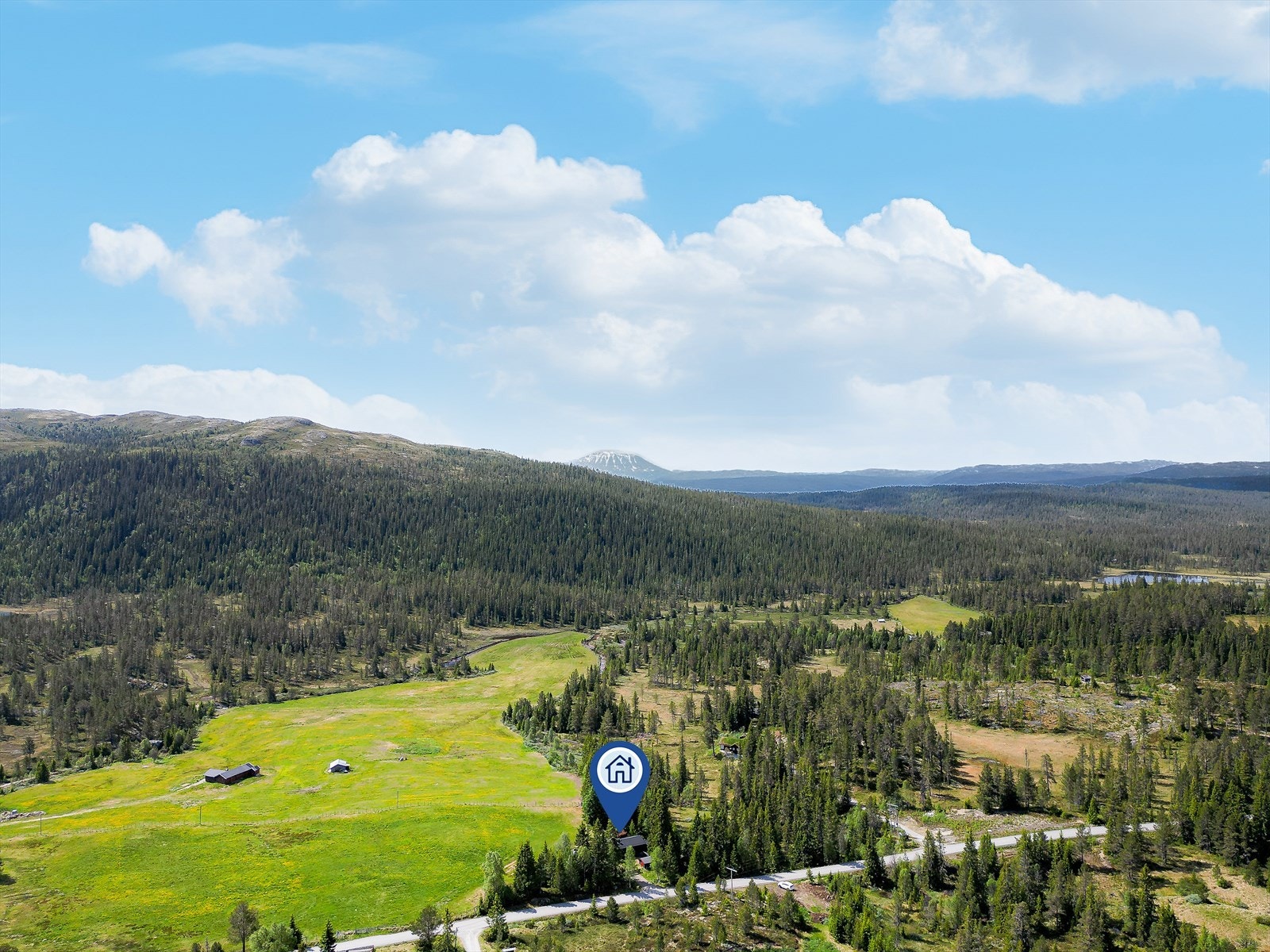 Sommerstid byr området på fantastiske turmuligheter til fots, både med og uten fiskestang. Området kan også by på både blåbær og molter.
Vinterstid er det flotte langrennsløyper i nærområdet. Galleribilde