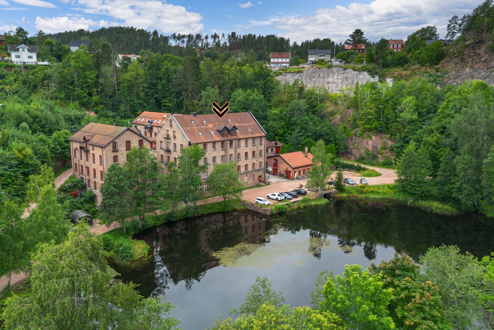 Leiligheten ligger fredelig til i svært lite traffikert område Galleribilde