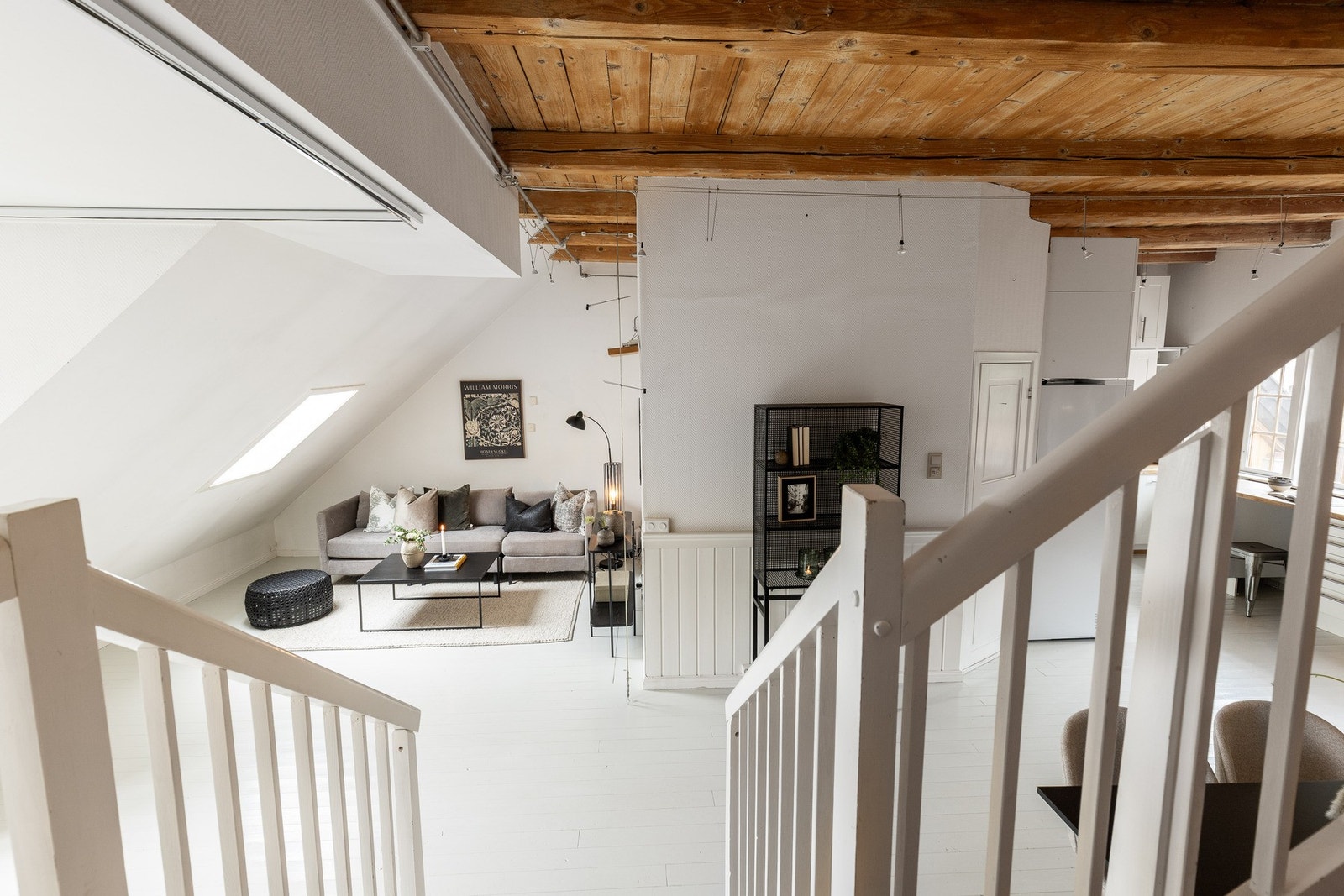 Generøs takhøyde gir boligen et unikt preg. Galleribilde