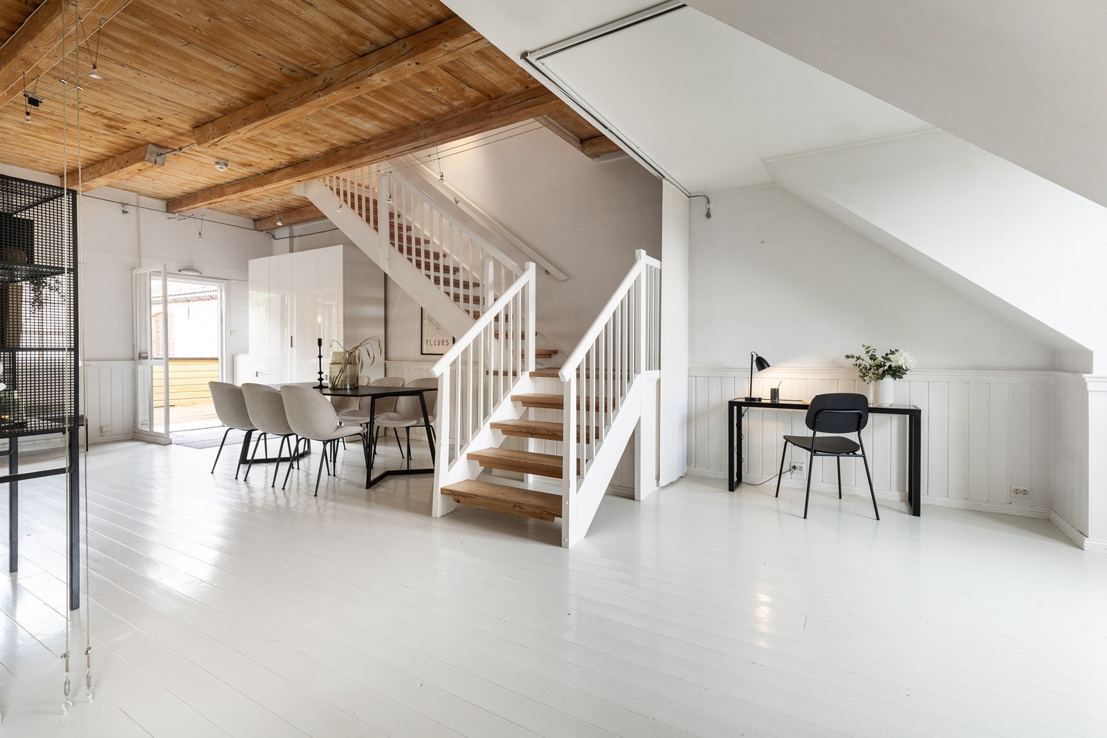 Lys og luftig med spennende vinkler. Galleribilde