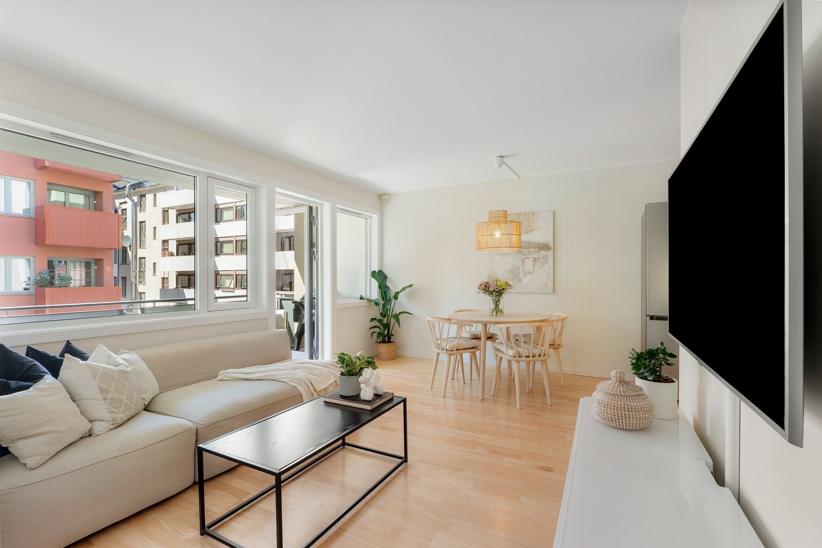 Optimal planløsning med naturlige møbleringsalternativer. Galleribilde