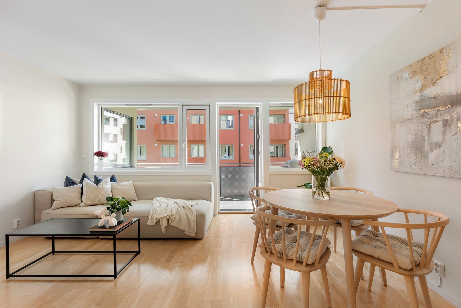 Fin internbeliggenhet i 3.etasje med heisadkomst. Galleribilde